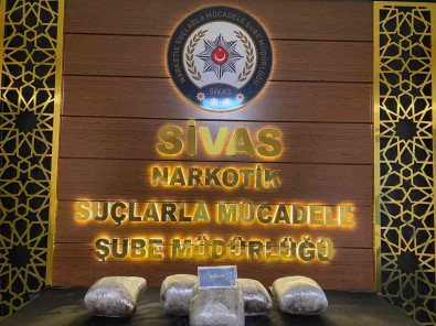 Sivas'ta 5 Kilo 600 Gram Uyusturucu Ele Geçirildi, 2 Kisi Tutuklandi