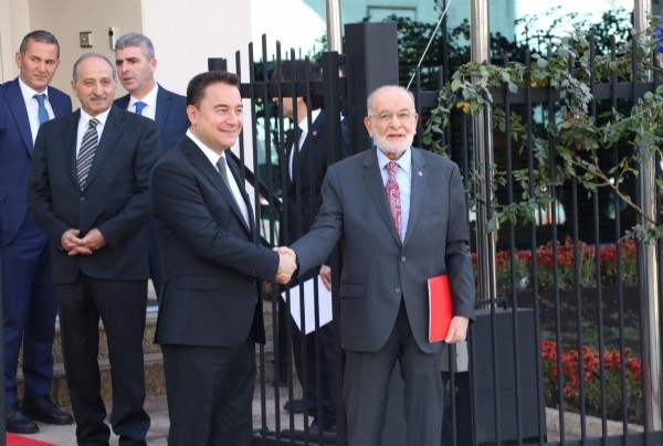 6'lı masa 8'inci kez toplandı: Görüntüler tepki çekti!