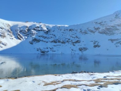 Çalyan Gölü 7 Ay Buz Pistine Dönecek Beyazliga Büründü