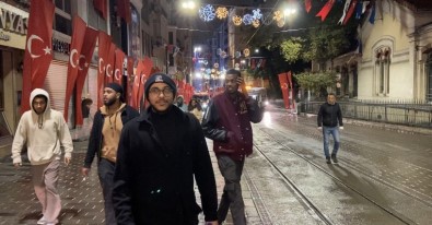 Istiklal Caddesi Araç Ve Yaya Trafigine Açildi