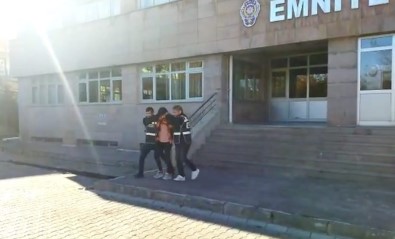 Kendisini 'Polis' Olarak Tanitan Dolandirici Telefonla Ulastigi Kisiyi Yüklü Miktarda Dolandirdi