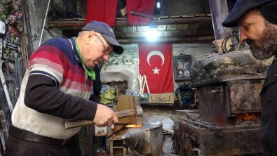 Mardinli Demir Ustasi 8 Kez Ameliyat Oldu, Yarim Asirdir Tutkuyla Yaptigi Isine Engel Olmadi