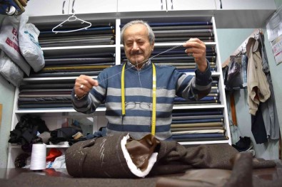 (ÖZEL) 70 Yasindaki Terzi Sitki Usta'nin Meslek Aski Hayran Birakiyor