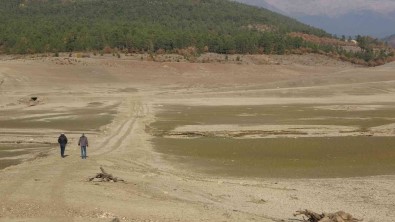 (Özel) Bursa'da Kuraklik Alarmi....Tamamen Kurudu, Havadan Böyle Görüntülendi