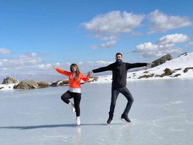 Donan Gölde Buz Pateni Keyfi