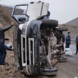 Hakkari'de Minibüs Yan Yatti Açiklamasi 5 Yarali