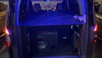 Istanbul'da Yol Kapatip Oynayan Magandalar Kamerada Açiklamasi Polis Ceza Yagdirdi