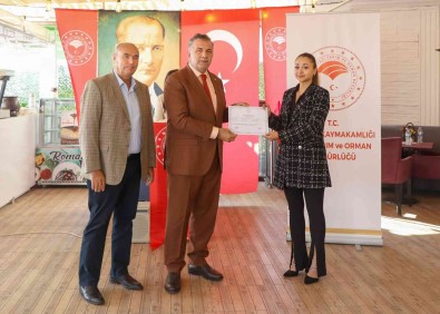 Mersin'de Dondurma Üretim Elemani Kursiyerleri Sertifikalarini Aldi