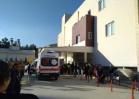 Otomobilin Çarptigi Motosikletteki 2 Genç Agir Yaralandi