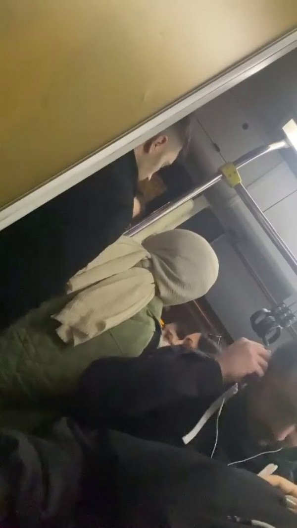 İETT otobüsünün şoförü, yolcularla tartıştı