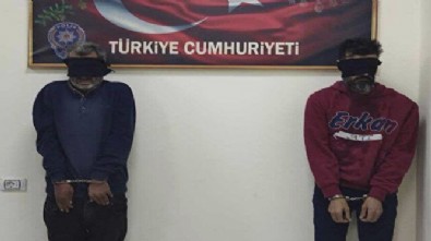 Afrin'de canlı bomba eylemi hazırlığındaki teröristler EGM koordinasyonundaki operasyonla yakalandı!