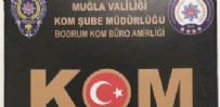 Bodrum'da mezarlığa gömülü uzun namlulu silah ele geçirildi