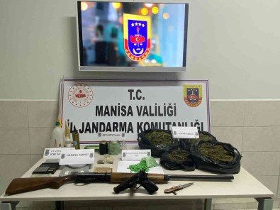 Cezaevindeki Sahsin Evinde Uyusturucu Ve Silahlar Bulundu