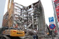 Dev Binanin Yikilma Ani Kamerada