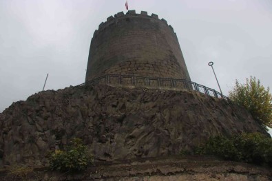 Diyarbakir Surlari Kayalik Zemin Üzerine Insa Edilmis