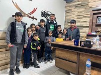 Dogup Büyüdügü Mahallede Ihtiyaç Sahiplerine Kol Kanat Oldu