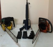 Evlerden Av Tüfegi Ve Odun Kesme Makineleri Çalan Süpheliler Yakalandi