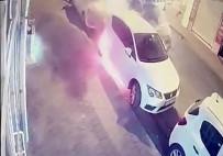 Fatih'te Bir Araçta Baslayan Ve 4 Araçta Devam Eden Yanginin Basladigi Anlar Kamerada