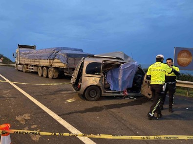 Hafif Ticari Araç Tira Çarpti Açiklamasi 1 Ölü, 3 Yarali