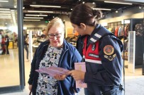 Izmir'de Jandarma Ekipleri Vatandaslari Bilgilendirdi