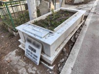 Kusadasi'nda Mezar Taslarini Tahrip Ettiler