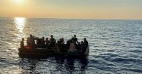 Muğla'da Yunan unsurlarının ittiği 63 kaçak göçmen kurtarıldı