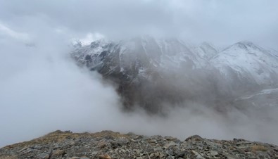Mus'un Yüksek Kesimlerinde Kar Ve Sis Etkili Oldu