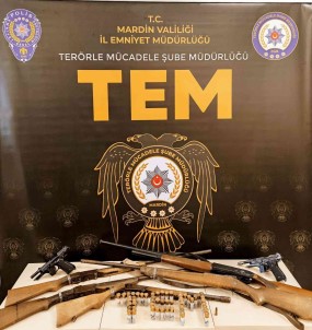 Sosyal Medyadan DEAS Propagandasi Yapan Sahsin Evinde Çok Sayida Silah Ele Geçirildi