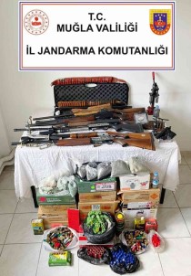 Yatagan'da Cephanelik Gibi Eve Jandarmadan Operasyon