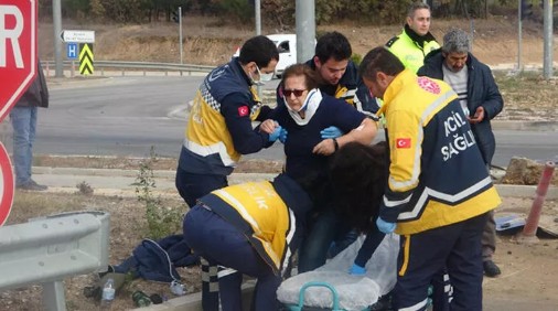 Yolcu minibüsü ile otomobil çarpıştı! 6 kişi yaralandı