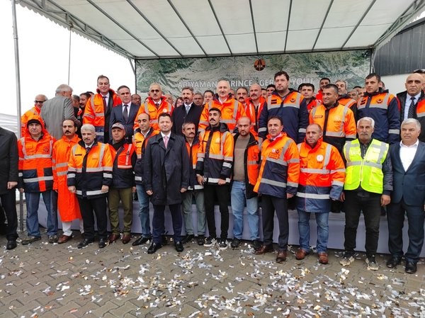 Ulaştırma ve Altyapı Bakanı Adil Karaismailoğlu: Akıl terini alın teri ile birleştiriyoruz