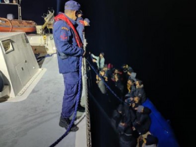 Bodrum'da Yunanistan'ın ittiği 6 kaçak göçmen kurtarıldı