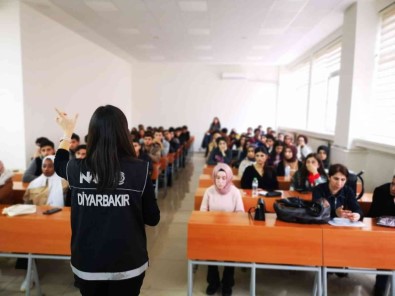 Diyarbakir'da 3 Bin 72 Vatandasa Uyusturucuyla Mücadele Egitimi