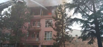 Gediz'de Çati Kati Yangini Korkuttu