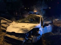 Izmir'de Ehliyetsiz Gencin Kullandigi Araç Takla Atti Açiklamasi 1 Ölü, 2 Yarali
