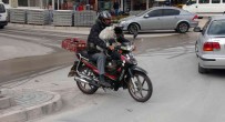Motosiklet Tutkunu Köpek Yollarda