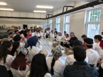 Ögrenciler Unlu Mamuller Ürünleri Yapti