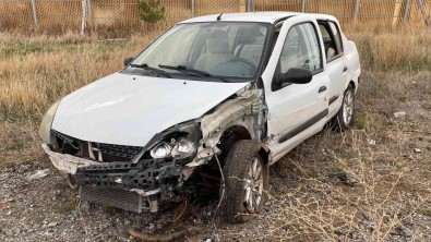 Otomobil Yoldan Çikti Açiklamasi 2'Si Çocuk 5 Yarali