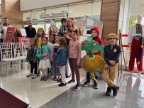 Rus Çocuklardan Tiyatro Gösterisi