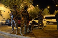 Uçak kalkmadan telefonda kullandığı 'bomba' kelimesi polisi harekete geçirdi