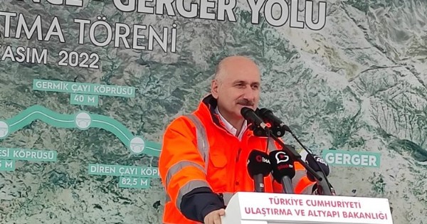 Ulaştırma ve Altyapı Bakanı Adil Karaismailoğlu: Akıl terini alın teri ile birleştiriyoruz