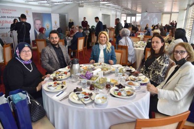 AK Partili Kadinlar Türkiye Yüzyili Için Hazir