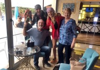 Içinde 30 Bin Liralik Döviz Bulunan Cüzdani, Cüzdandaki Havlu Kartindan Ulastiklari Turiste Teslim Ettiler