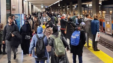 İstanbullunun metro çilesi bitmiyor: Arıza nedeniyle bir saatten fazla beklemek zorunda kaldılar