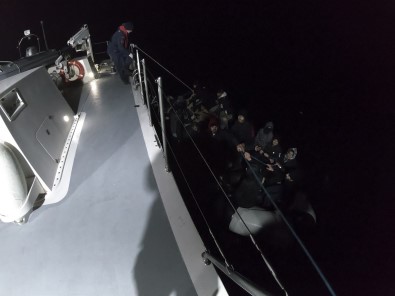 Izmir'de 39 Göçmen Kurtarildi