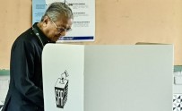 Malezya Eski Basbakani Mahathir, 53 Yil Sonra Seçimi Kaybetti