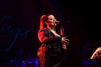 Tugçe Kandemir Hasta Haliyle Bursa'da Konser Verdi