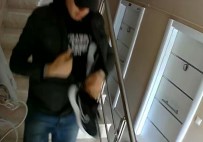 Üç Gün Önce Aldigi Ayakkabisi Kapinin Önünden Çalindi