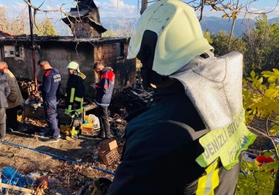 Yasli Kadin Alevlerin Arasinda Can Verdi