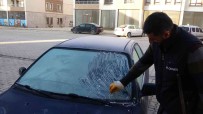 Yüksekova'da Havanin Sogumasiyla Araçlarin Camlari Buz Tuttu